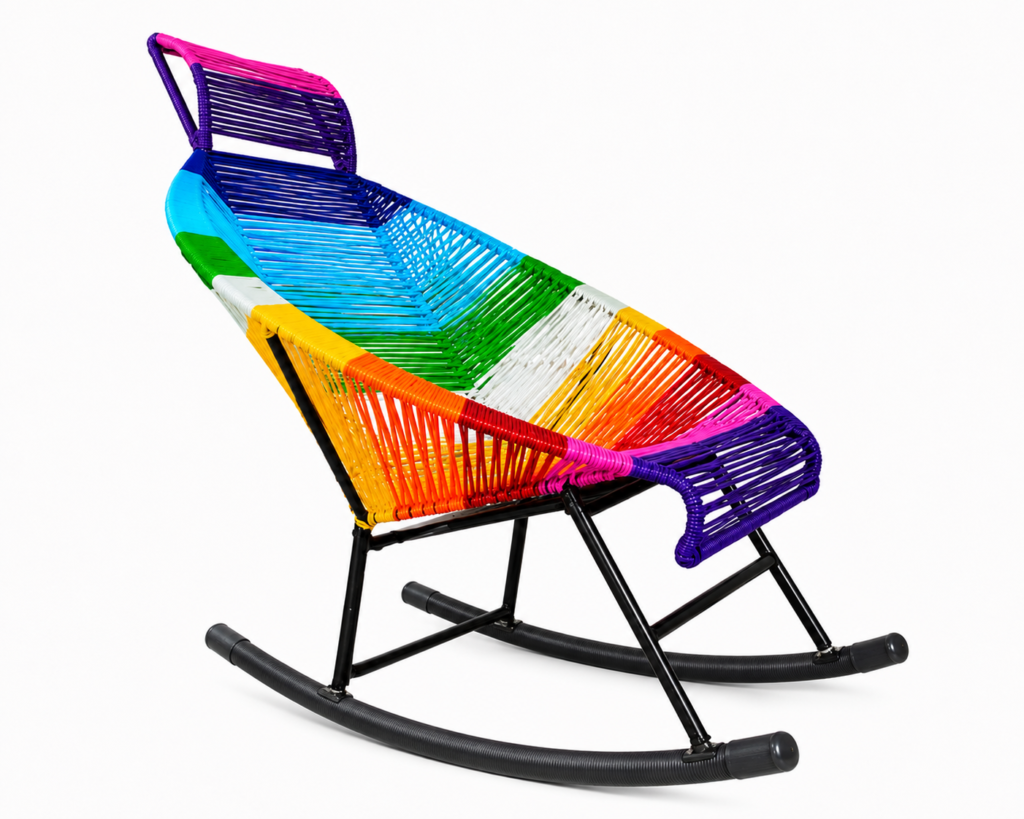 Silla Mecedora Tejida Multicolor con Respaldo Alto Con Balanzas metálicas recubiertas en Pvc para Baldosas delicadas conocida popularmente como mecedora tipo cachama